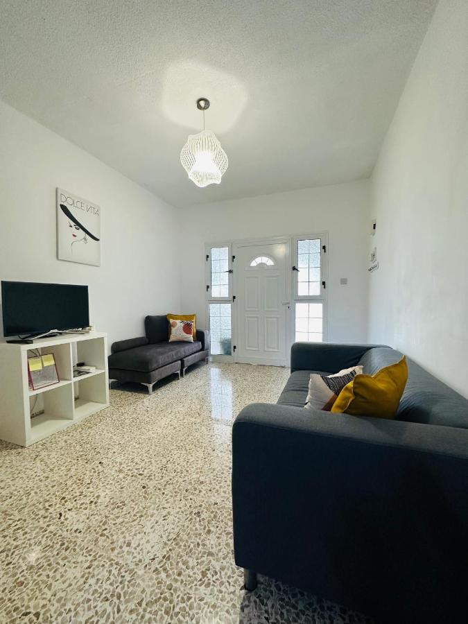 Arya Seaview Apartment In The Heart Of Coral Bay (Adults Only) Екстериор снимка